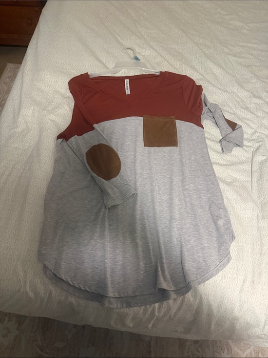 Zenana Outfitters Tops - Zenana Outfitters Rust and Light Gray Colorblock Pocket Top